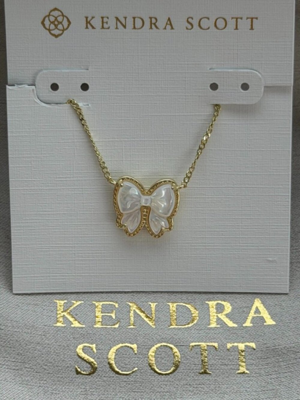 Kendra Scott white pendant necklace